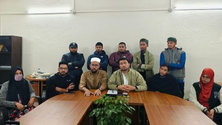 হামলাকারী শিক্ষকদের বিচার চেয়ে প্রশাসনিক ভবনে তালা, বিএনপিপন্থি শিক্ষকদের উদ্বেগ