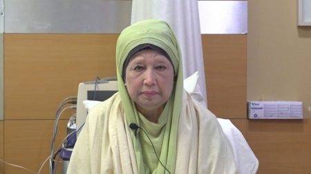 খালেদা জিয়ার অবস্থা স্থিতিশীল, নিবিড় পর্যবেক্ষণে চিকিৎসা চলছে